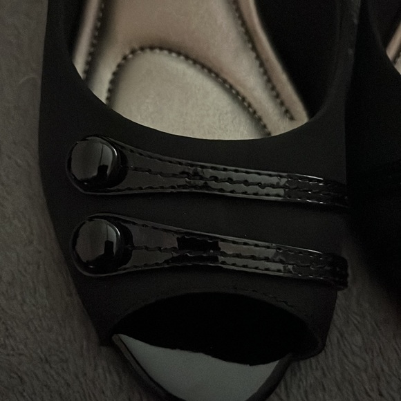 Black peep toe heels - Picture 3 of 6